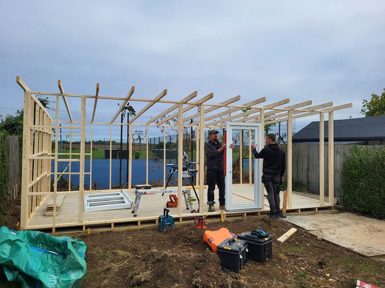 construction of garden art studio